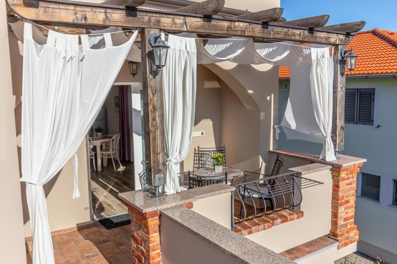 Banjol Apartments Vintage מראה חיצוני תמונה